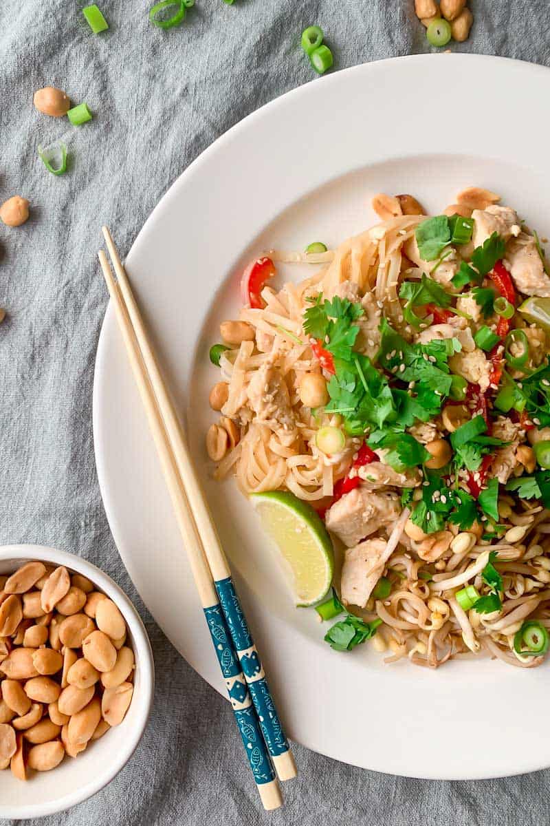 spicy-chicken-pad-thai-here-to-cook