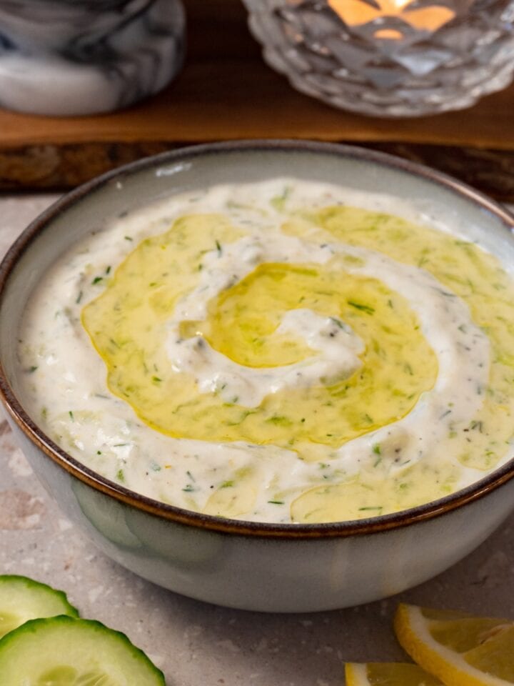 A bowl filled with tzatziki sauce.